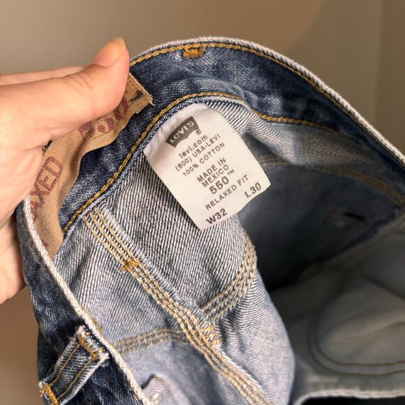 Levi's Men's 550 Relaxed Fit Blue Jeans - Picture 2 of 4